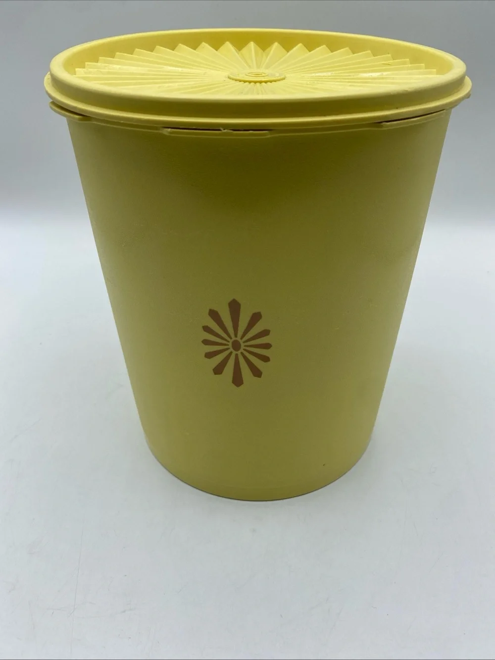 Tupperware vintage yellow